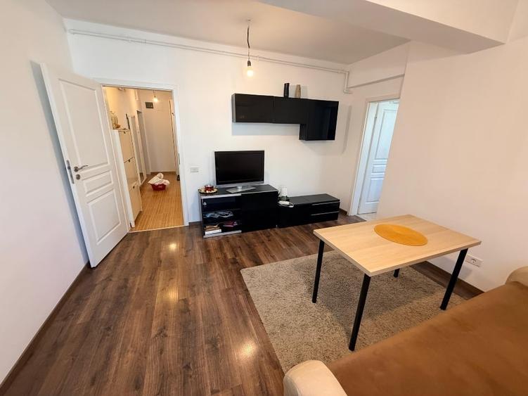 Apartament cu 3 camere decomandat, mobilat în Central