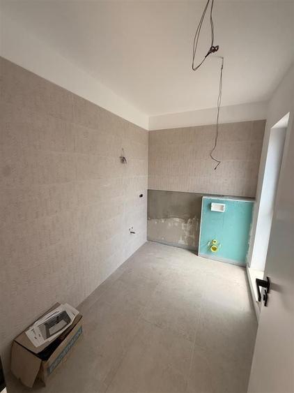 Casă individuală cu 6 camere cu Canalizare în Borhanci