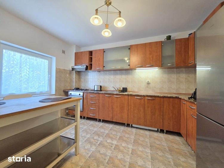 Casă cu 3 camere cu Teren 200 Mp în Central