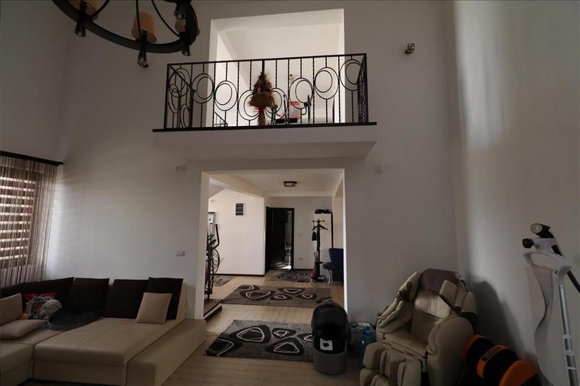 Casă individuală cu 5 camere cu Teren 2795 Mp în Budești