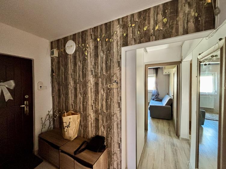 Apartament cu 3 camere decomandat, mobilat în Între Lacuri