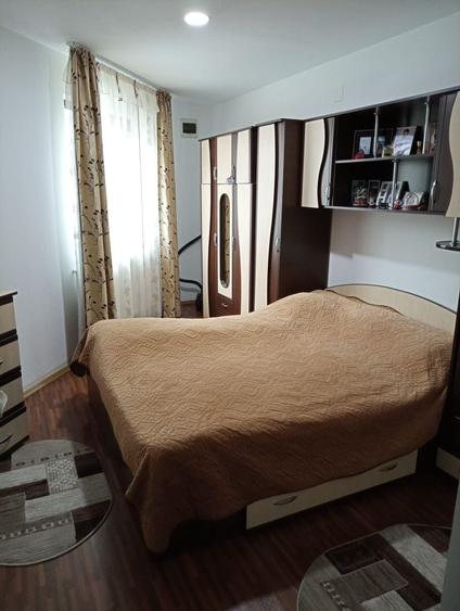 Casă cu 4 camere în Nicolae Bălcescu