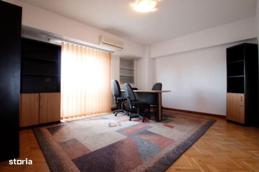Apartament cu 4 camere, mobilat în Unirii