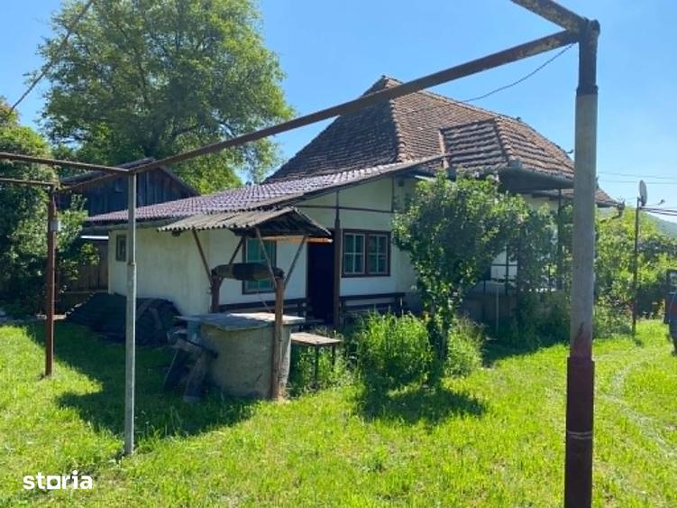 Casă cu 2 camere cu Teren 1006 Mp în Ghindari