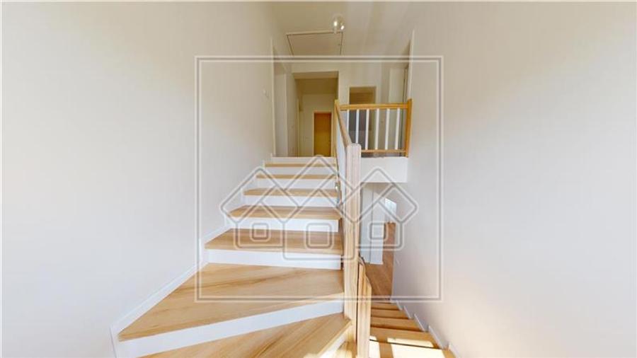 Casă individuală cu 4 camere cu Teren 470 Mp în Central