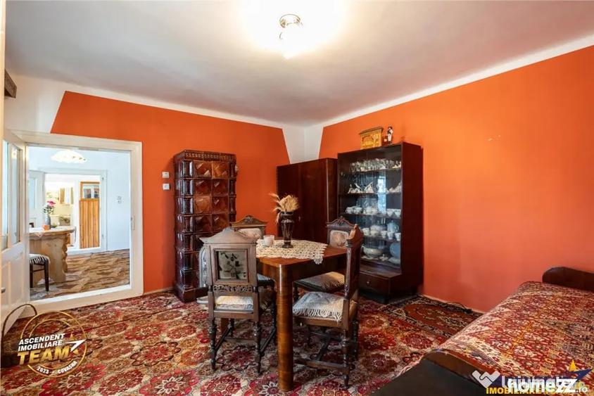 Casă cu 3 camere cu Teren 7608 Mp în Cernat