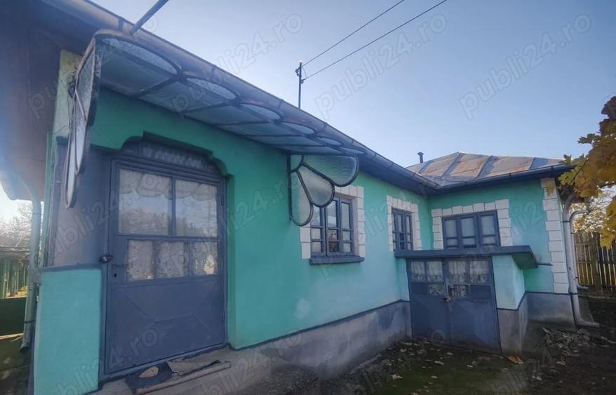 Casă cu 5 camere cu Teren 1820 Mp în Perișor
