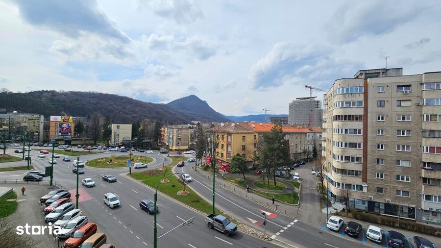 Apartament cu 3 camere decomandat în Centrul Civic