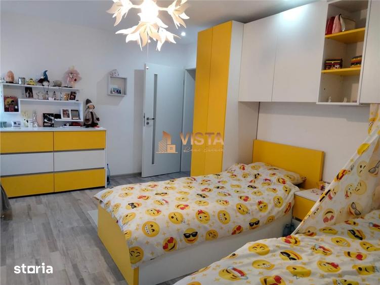 Casă cu 5 camere cu Teren 1000 Mp în Tractorul