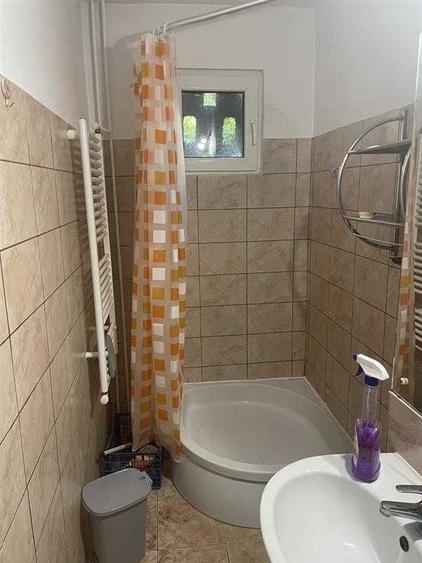 Apartament cu 3 camere semidecomandat în Malu Roșu
