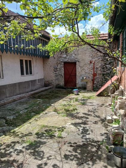 Casă cu 6 camere în Ciclova Română