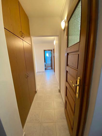 Apartament cu 3 camere decomandat în Alfa