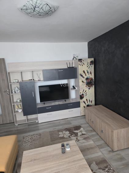 Inchiriez apartament