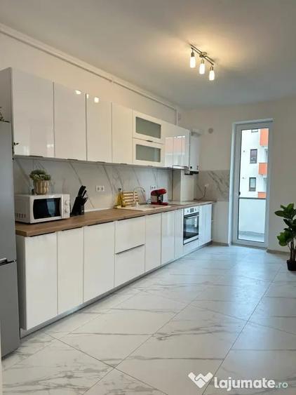 Apartament cu 3 camere decomandat în Lazaret