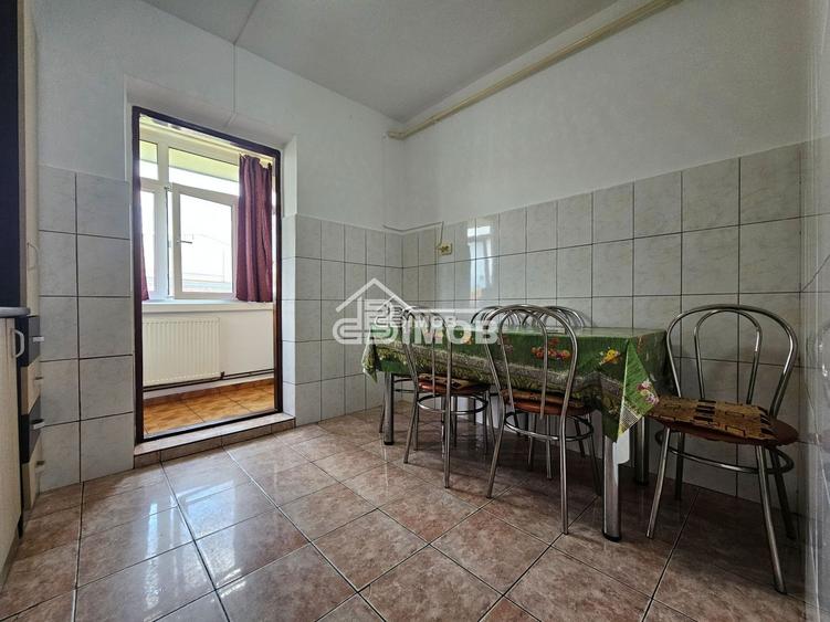 Apartament cu 3 camere, mobilat în Micro 3