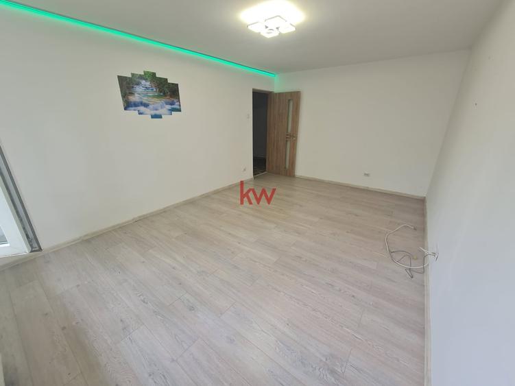 Apartament cu 3 camere decomandat în Tomești