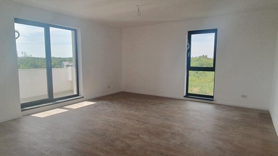 Apartament cu 3 camere semidecomandat în Drumul Taberei