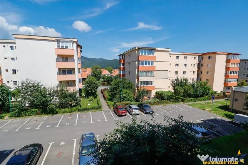Apartament cu 2 camere decomandat în Zărnești