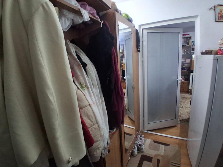 Apartament cu 3 camere semidecomandat, mobilat în Păcurari