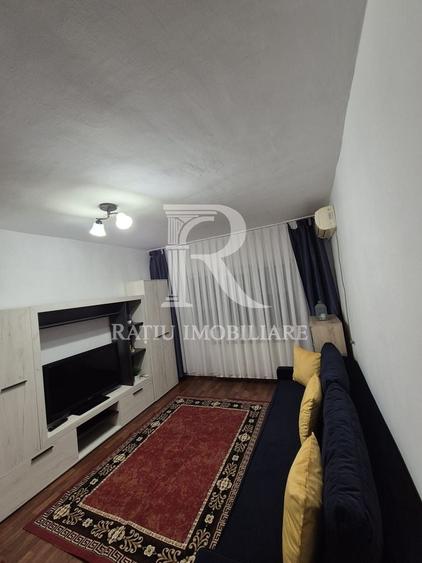 Apartament cu 2 camere semidecomandat, mobilat în Nufărul