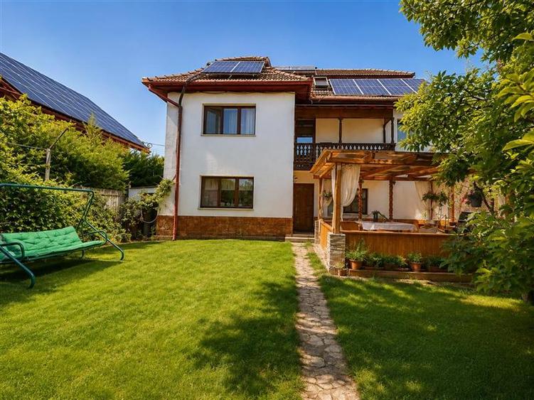 Casă individuală cu 7 camere cu Canalizare în Vest