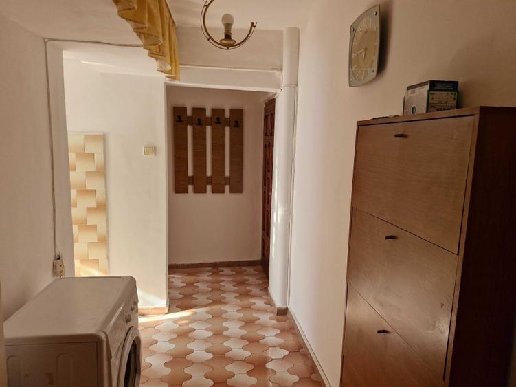 Apartament cu 3 camere semidecomandat în Olari