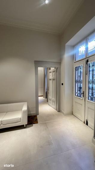 Apartament cu 3 camere semidecomandat în P-ța Victoriei