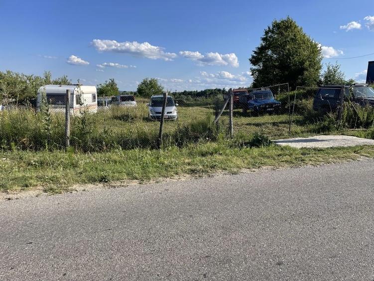 Teren de 1700 mp, în Baia de Fier