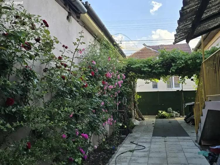 Casă cu 5 camere cu Teren 460 Mp în Calea Dumbrăvii