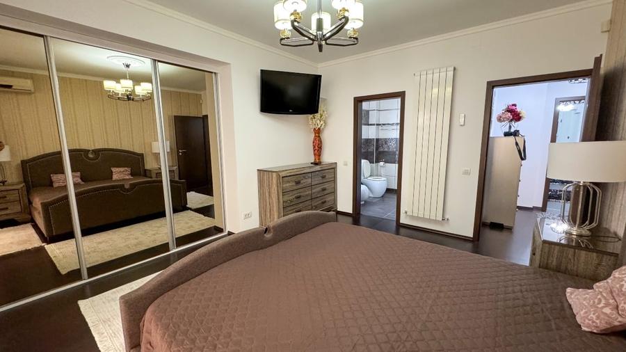 Apartament cu 4 camere decomandat în Herăstrău