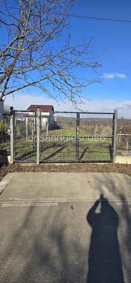 Vand / inchiriez teren intravilan sat Pleasa 2500m2