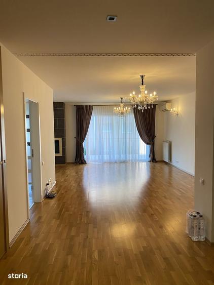 Apartament cu 3 camere, mobilat în Central