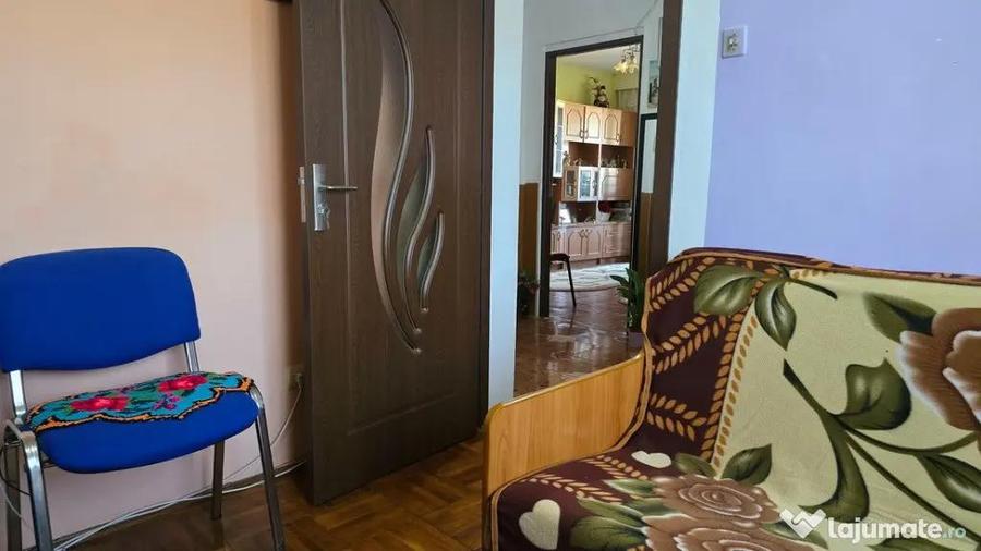 Apartament cu 3 camere decomandat în Minerul