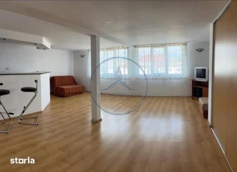 Apartament cu 4 camere, mobilat în Calea Moldovei