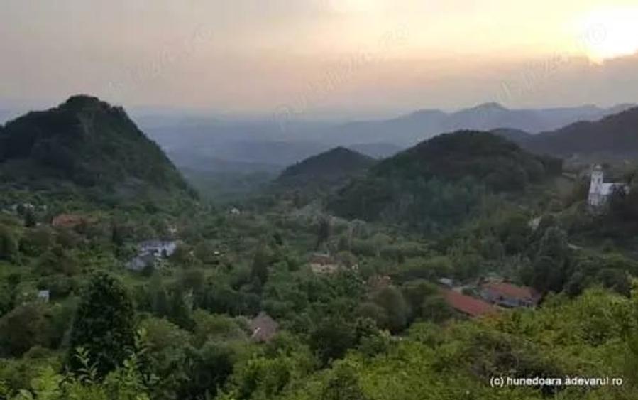 Teren de 27500 mp, în Săcărâmb