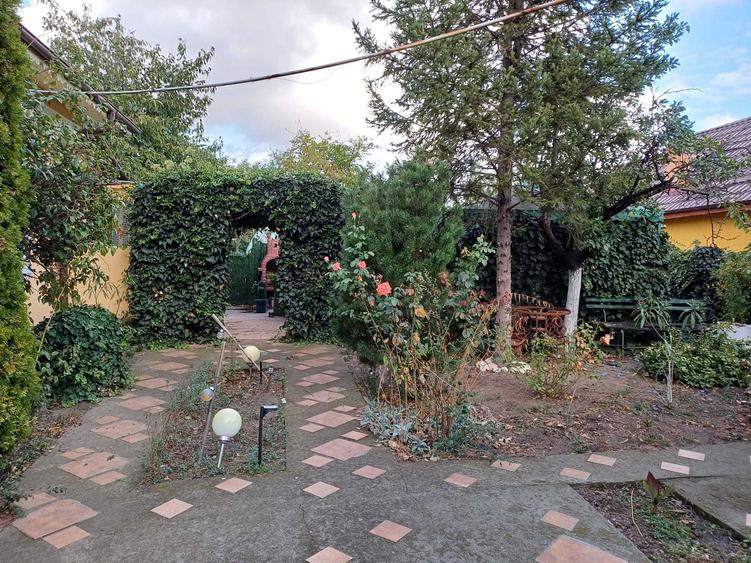 Casă cu 3 camere cu Teren 750 Mp în Central