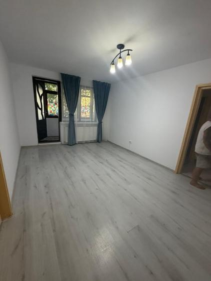 Apartament cu 2 camere semidecomandat, mobilat în Brazda lui Novac
