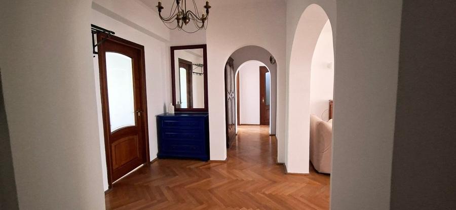 Apartament cu 5 camere decomandat, mobilat în Floreasca