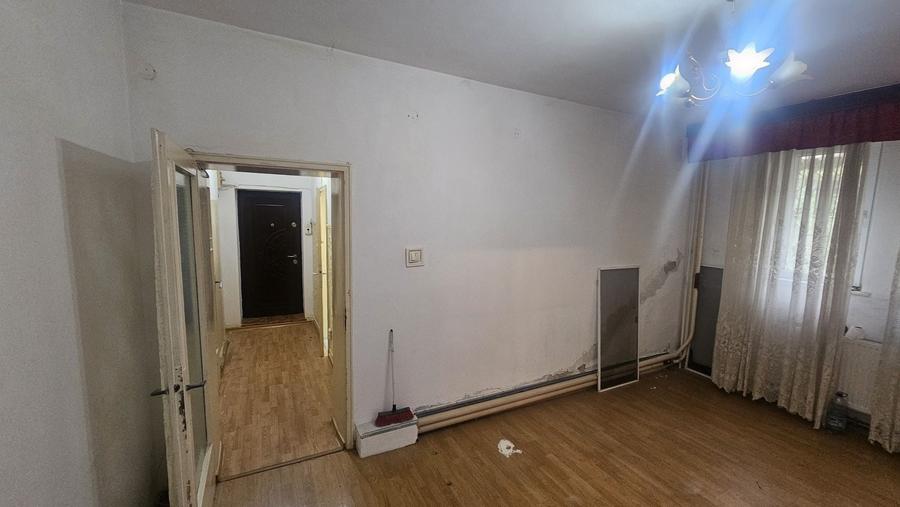 Apartament cu 2 camere semidecomandat în Eroii Revoluției