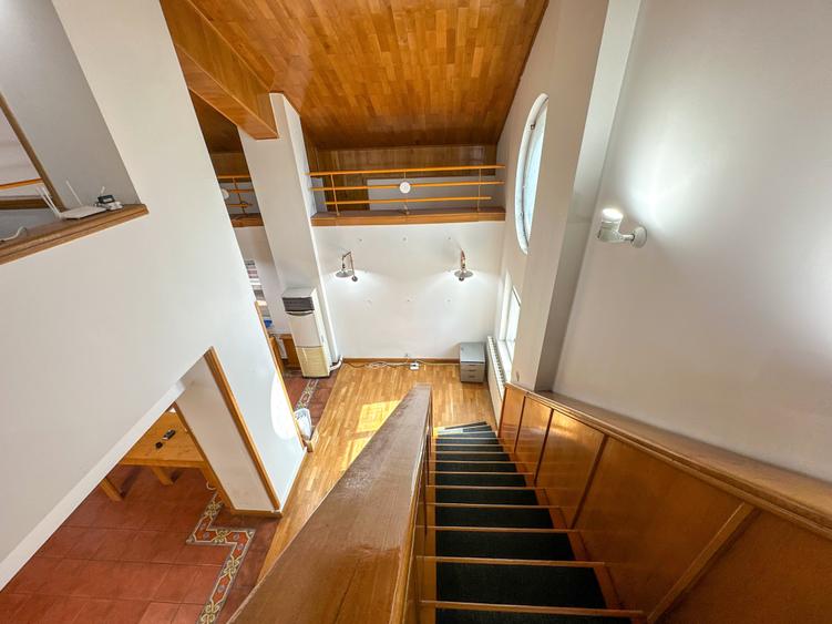 Apartament cu 6 camere semidecomandat în Primăverii