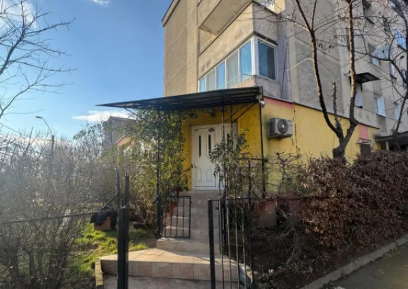 Apartament cu 3 camere semidecomandat în Orașul Vechi