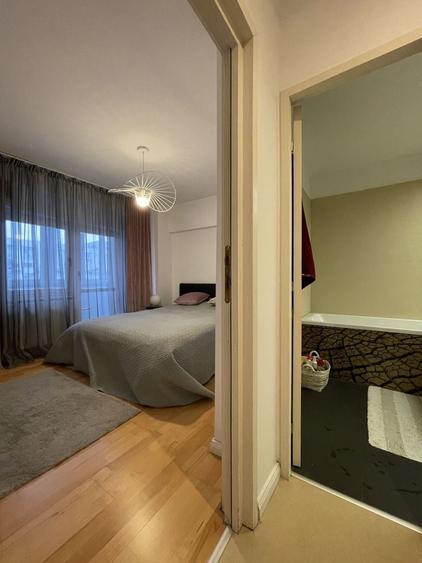 Apartament cu 3 camere decomandat, mobilat în Națiunile Unite