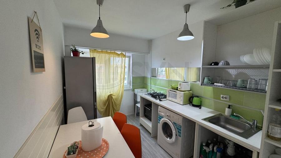 Apartament cu 3 camere semidecomandat în Ștefan cel Mare