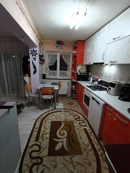 Apartament cu 3 camere decomandat, mobilat în Florești