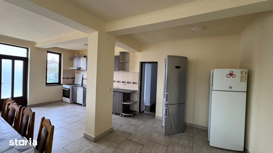 Casă cu 5 camere cu Teren 450 Mp în Central