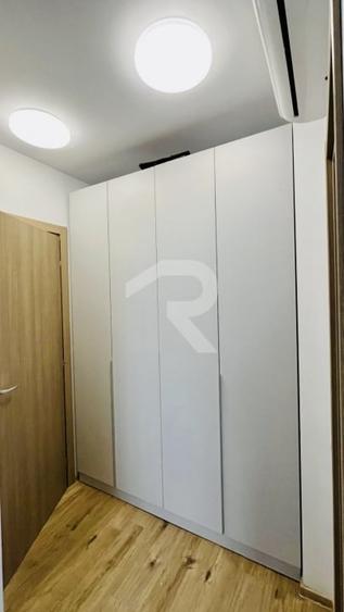 Apartament cu 4 camere semidecomandat în Băneasa