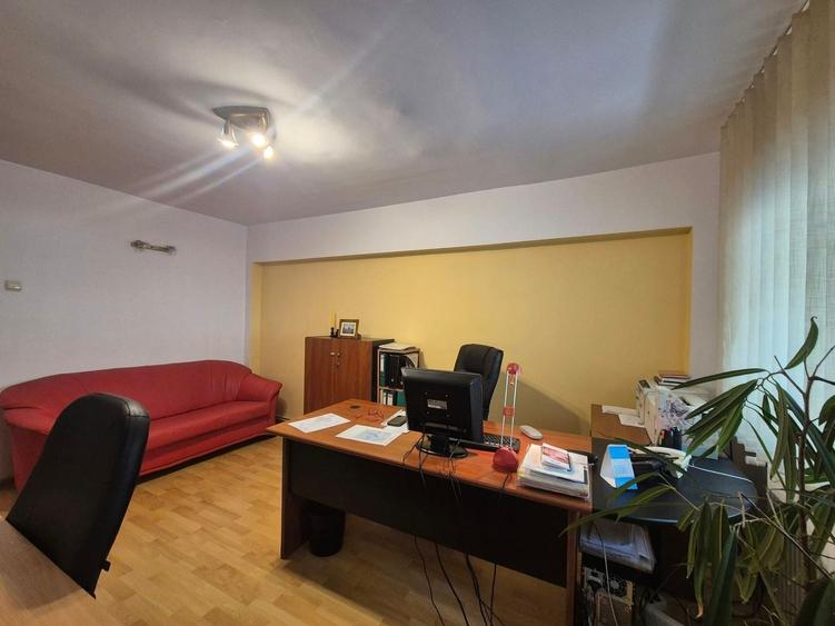 Birou, de 25 mp, în Central