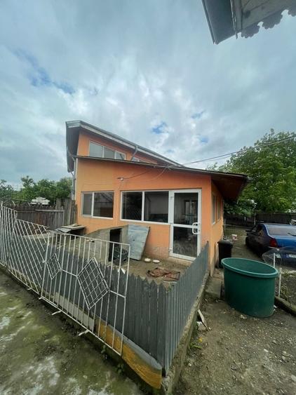 Casă cu 4 camere în Câmpineanca