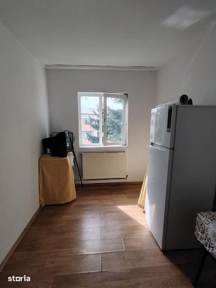 Apartament cu 4 camere nedecomandat în Micro 9