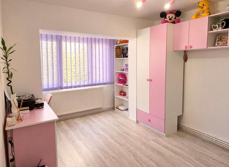 Apartament cu 3 camere decomandat în Lipovei